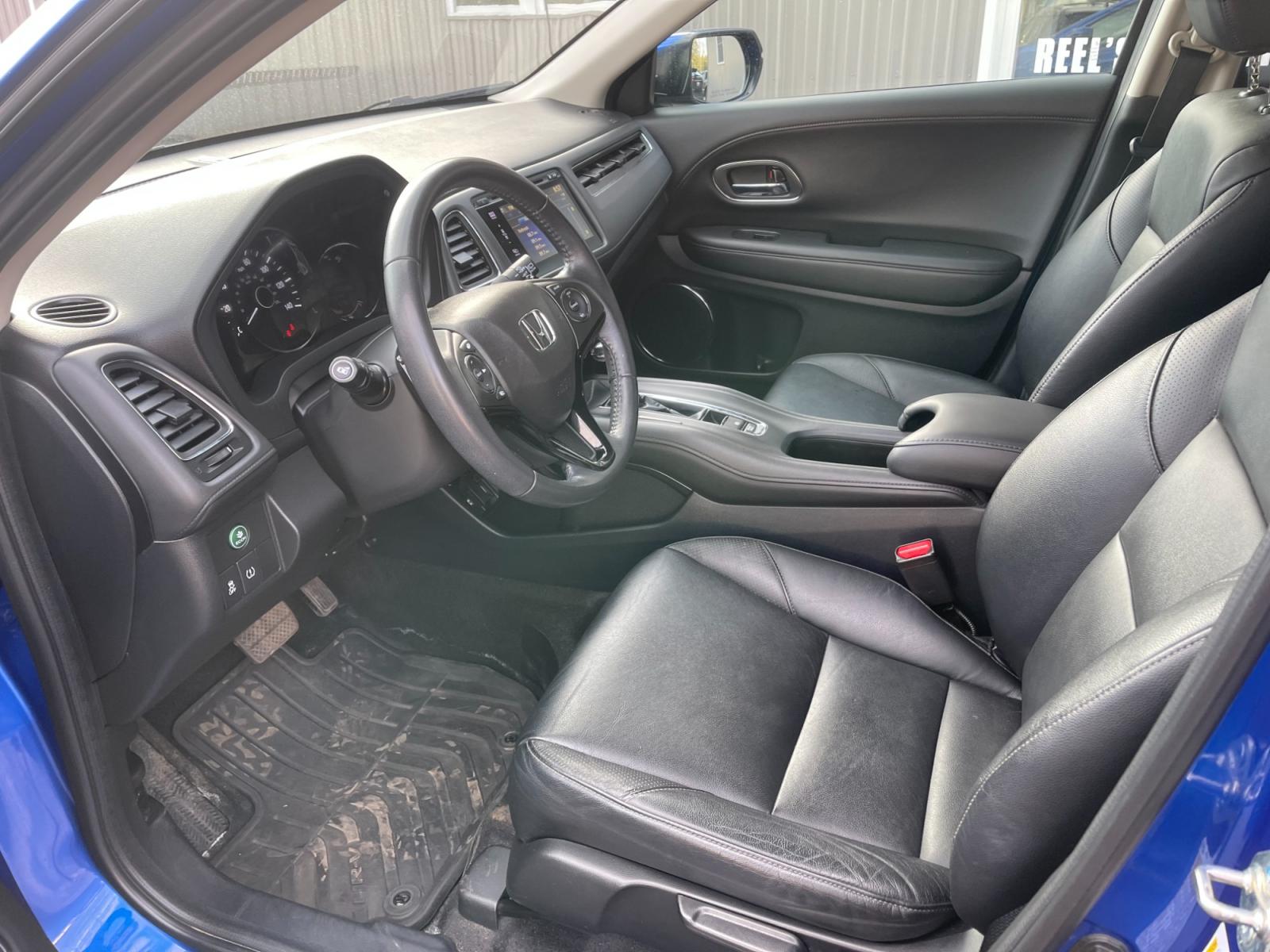 2018 Blue /Black Honda HR-V EX-L w/Navigation 4WD CVT (3CZRU6H71JM) with an 1.8L I4 DOHC 16V engine, Automatic transmission, located at 11115 Chardon Rd. , Chardon, OH, 44024, (440) 214-9705, 41.580246, -81.241943 - This 2018 Honda HR-V equipped with AWD (All Wheel Drive) and a 1.8L engine paired with a CVT (Continuously Variable Transmission) offers a blend of performance and efficiency. Its luxurious leather interior, complemented by heated seats and an automatic climate control system, ensures a comfortable - Photo #14
